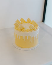 Load image into Gallery viewer, WHITE CHOCOLATE CAKE